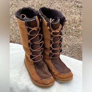 EUC UGG Whitley Moccasin Boots in Chestnut Suede Size 8